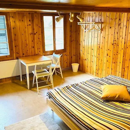 Beautiful In Vintage House In 아파트 *